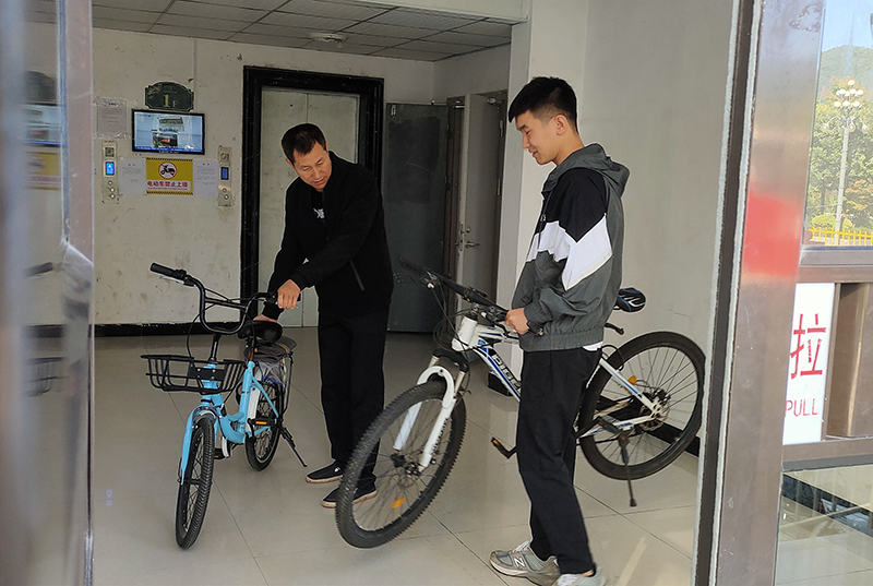 市城投物業(yè)公司深入開展&ldquo;我為群眾辦實事&rdquo; 主題實踐活動