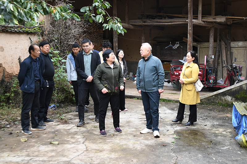 總支書記、董事長葉春祥一行深入高家溝走訪調(diào)研駐村幫扶工作并看望駐村工作隊(duì)員